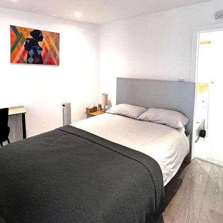 Modern Studio Apartment With Free Wifi Londra Dış mekan fotoğraf