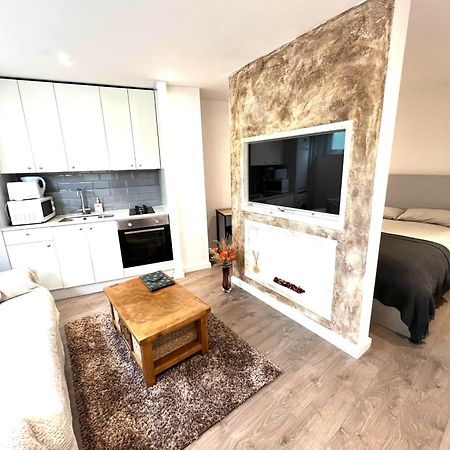 Modern Studio Apartment With Free Wifi Londra Dış mekan fotoğraf